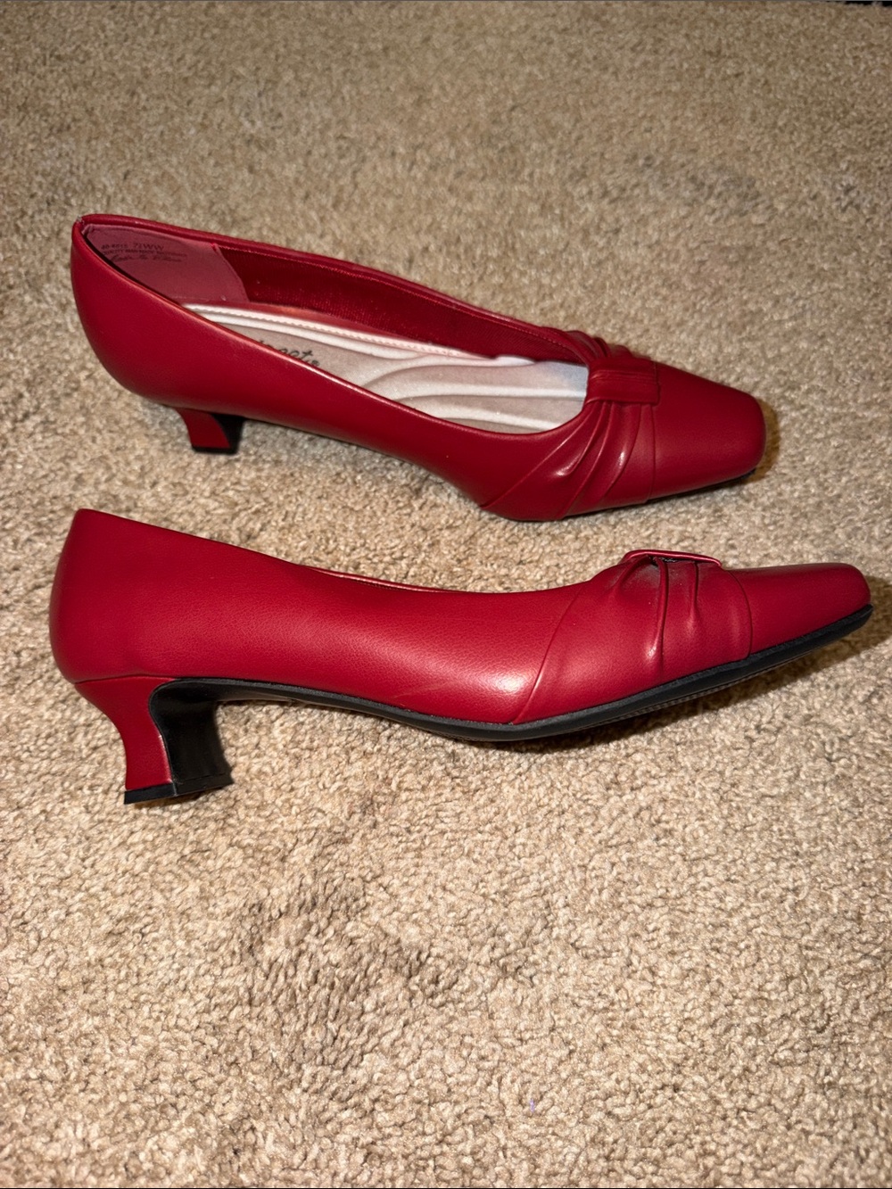 Classic Red Low Heel Pumps with Pleat Detail 7.5 ww